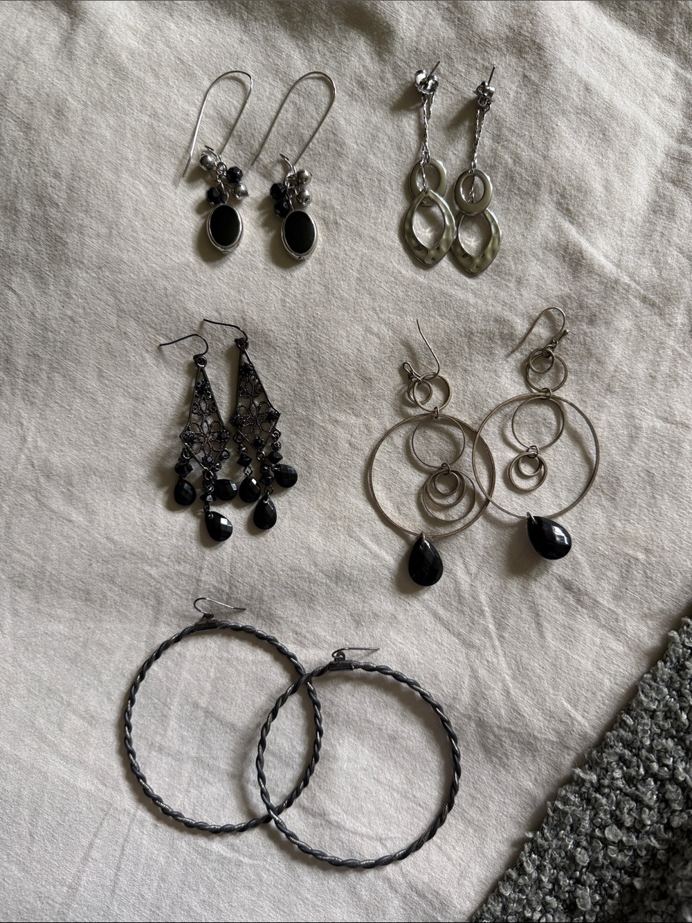 Assorted Black and Silver Women’s Earring Set